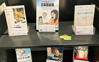 特集展示「ベトナムのこと知ってる？」の様子