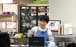 トークライブ in 大阪 第4回「貴方もできる”超！簡単!”ケーキ作り」の様子